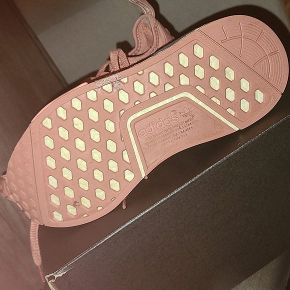 ADIDAS pink boost - Picture 3 of 4